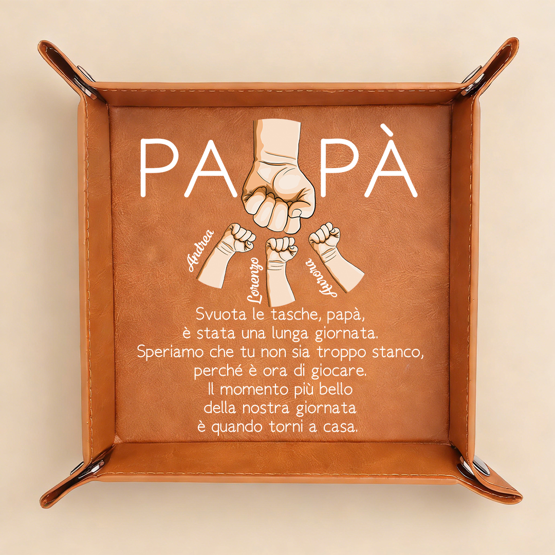 Svuotatasche personalizzato in pelle per papà, inciso con da 1 a 6 nomi e un pugno